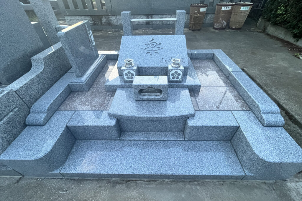 墓石文字「楽」・書家根本みきによる筆文字制作。